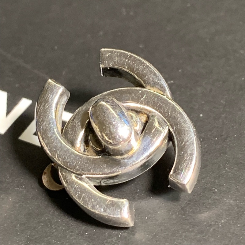 Chanel耳夾式書包扣耳環-10