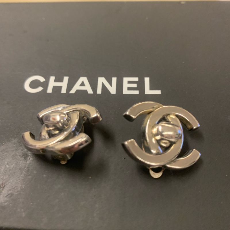 Chanel耳夾式書包扣耳環-0