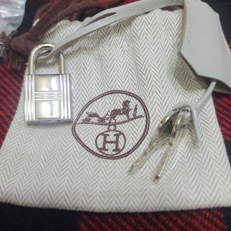 ♤Hermes♤愛馬仕 可愛氣質mini Toolbox 20cm 外縫灰白色牛奶盒子(全配盒子配件完整）-17