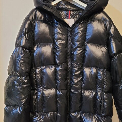 全新 Moncler 歐洲剛帶回 黑色羽絨外套 男生尺寸50 48