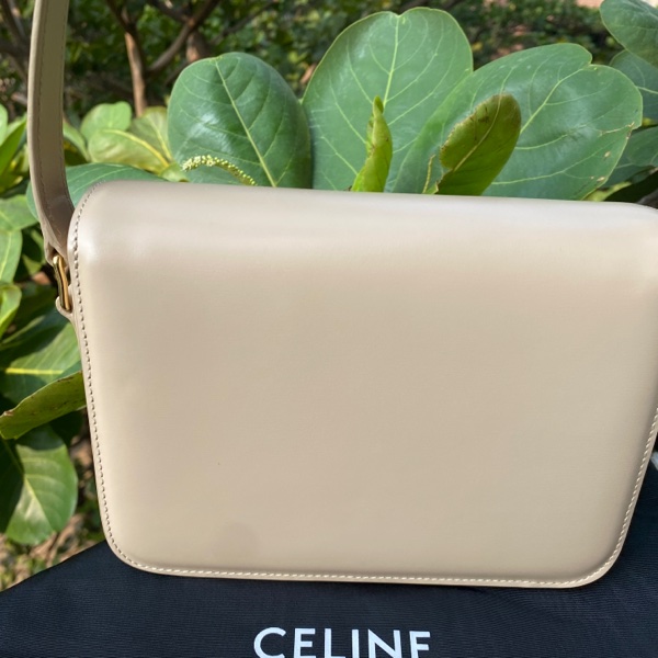 全新CELINE奶茶色亮面小牛皮TRIOMPHE COLLECTION凱旋門斜背包-2