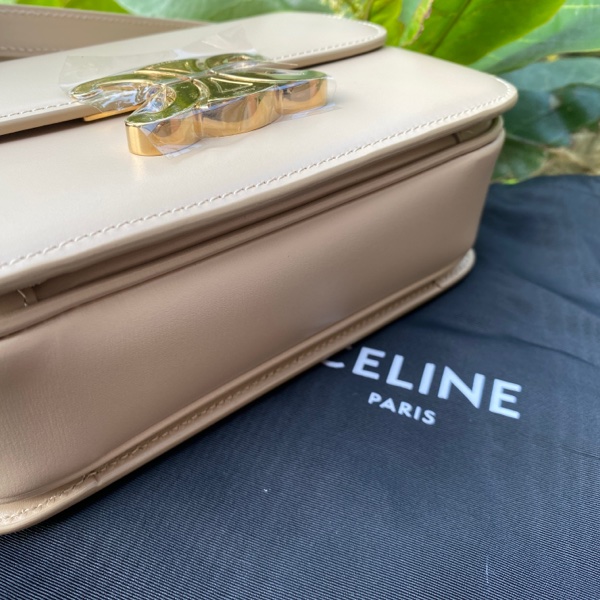 全新CELINE奶茶色亮面小牛皮TRIOMPHE COLLECTION凱旋門斜背包-3