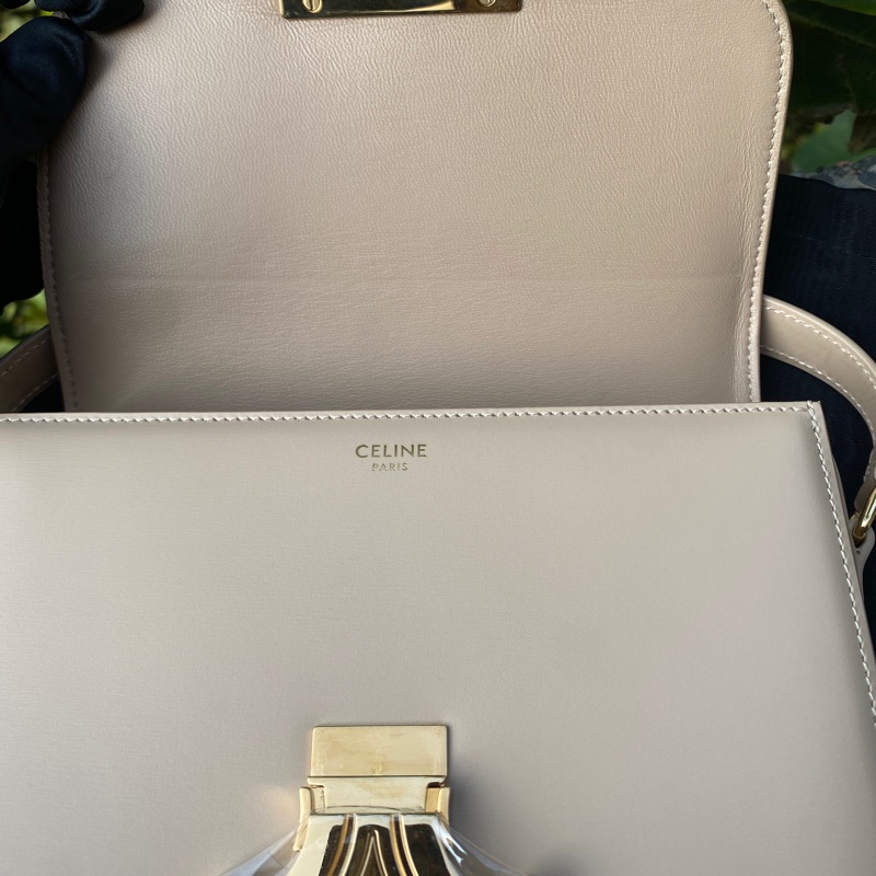 全新CELINE奶茶色亮面小牛皮TRIOMPHE COLLECTION凱旋門斜背包-7