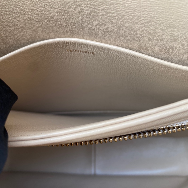 全新CELINE奶茶色亮面小牛皮TRIOMPHE COLLECTION凱旋門斜背包-9