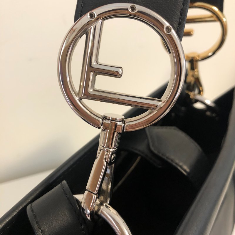 Fendi Runaway Tote (中號) 黑色-14