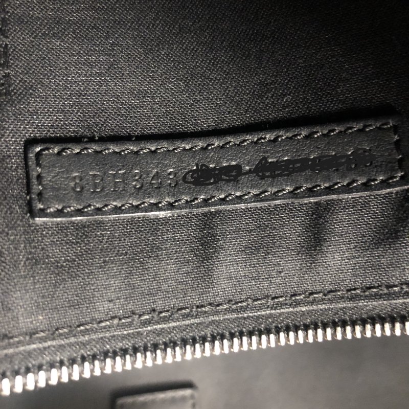 Fendi Runaway Tote (中號) 黑色-15