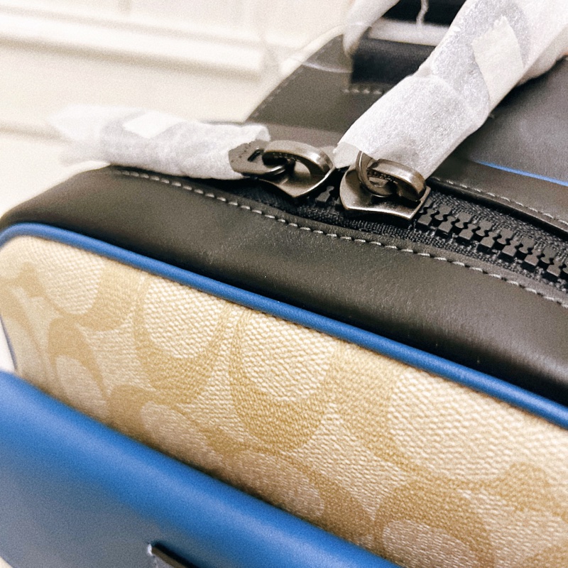 Coach 藍邊老花 前扣袋單肩胸背 斜後背男包-9