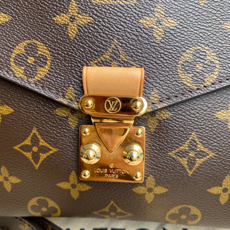 「已售出」二手真品LV原花POCHETTE METIS郵差包M44875大缺貨款-11