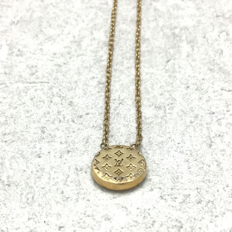 LOUIS VUITTON路易威登LV標誌字母立體雕刻圓形鏤空金色吊墜項鍊 項鏈-2