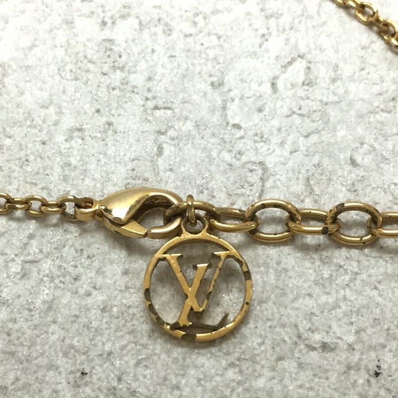 LOUIS VUITTON路易威登LV標誌字母立體雕刻圓形鏤空金色吊墜項鍊 項鏈-3
