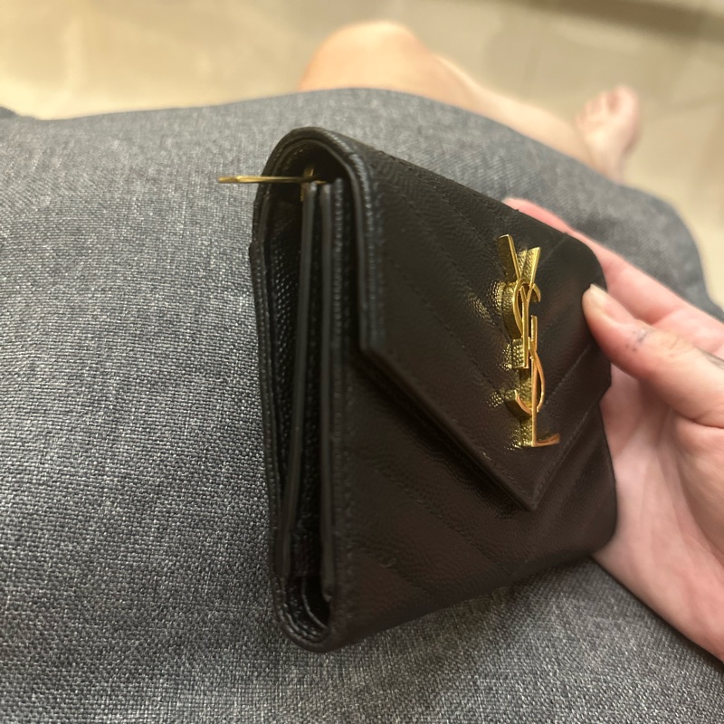 YSL Saint Laurent 荔枝皮短夾 荔枝紋牛皮 黑金短夾 信封短夾-1