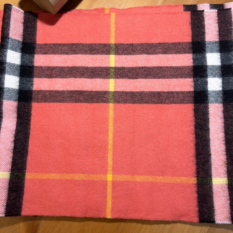 Burberry蜜桃粉格子圍巾-2