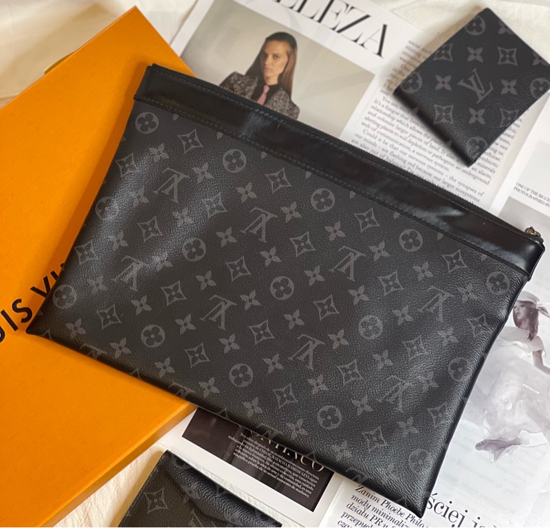 (保留中）LV Discovery pochette  黑老花 手拿包-2