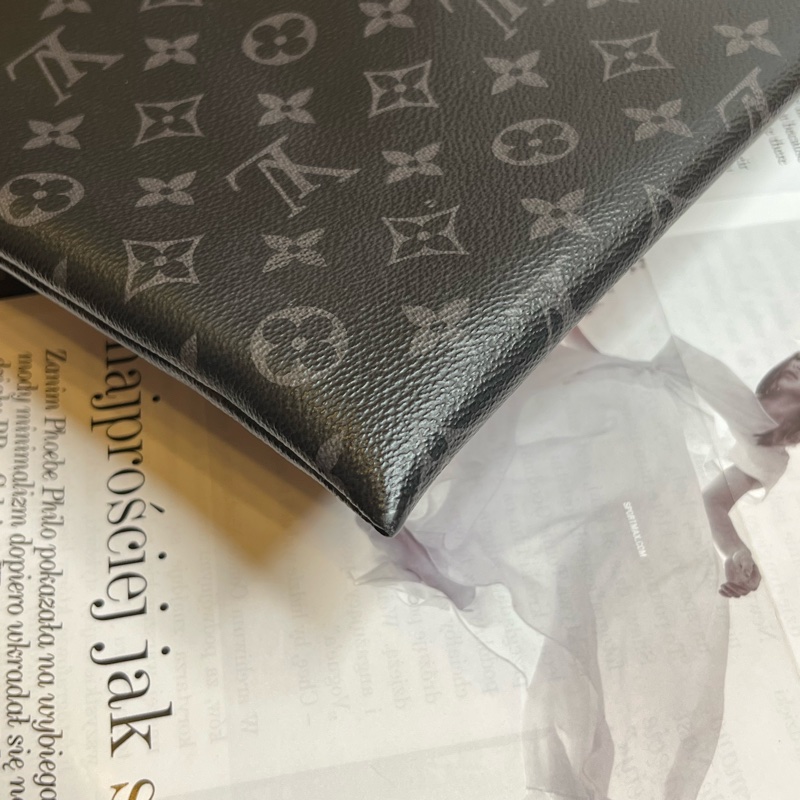 (保留中）LV Discovery pochette  黑老花 手拿包-10