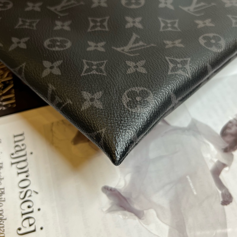 (保留中）LV Discovery pochette  黑老花 手拿包-11