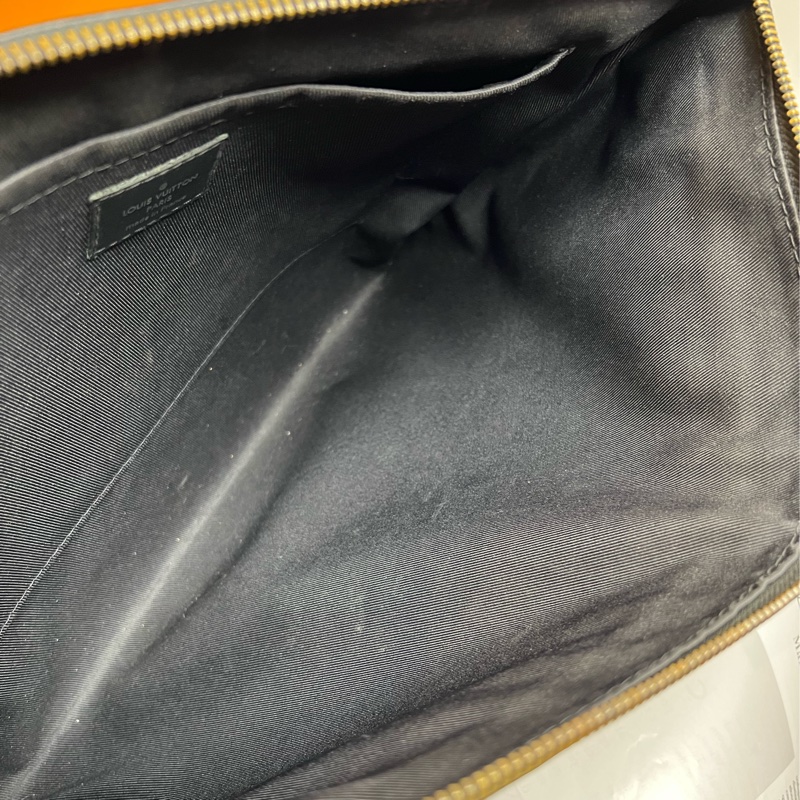 (保留中）LV Discovery pochette  黑老花 手拿包-16