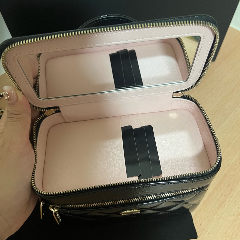 chanel雙層化妝包-10