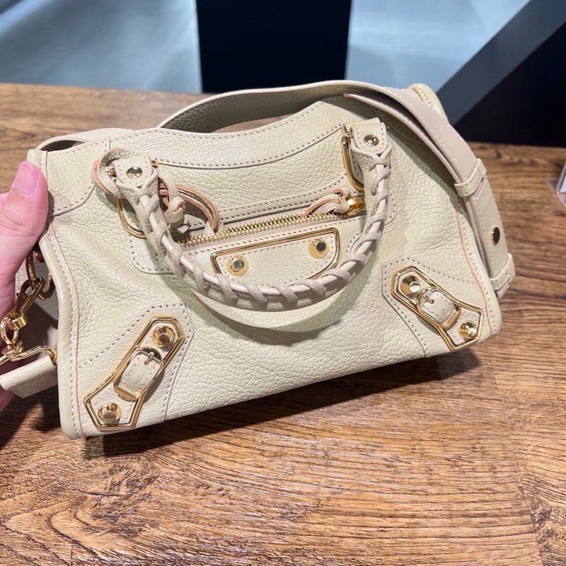 巴黎世家 奶茶色機車包-8