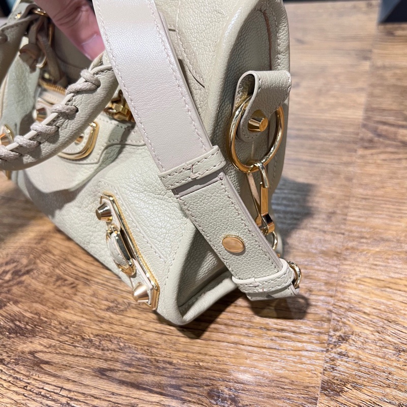 巴黎世家 奶茶色機車包-10