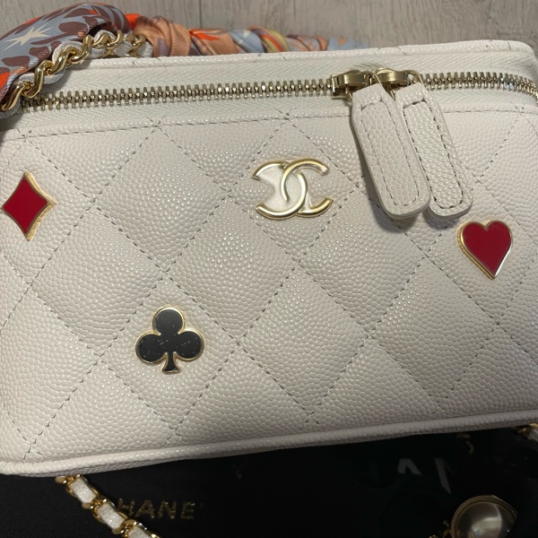 Chanel 23C 新款撲克長盒子 絕美白色荔枝牛皮配金鍊-1
