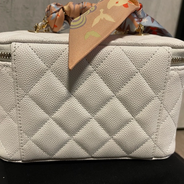 Chanel 23C 新款撲克長盒子 絕美白色荔枝牛皮配金鍊-4