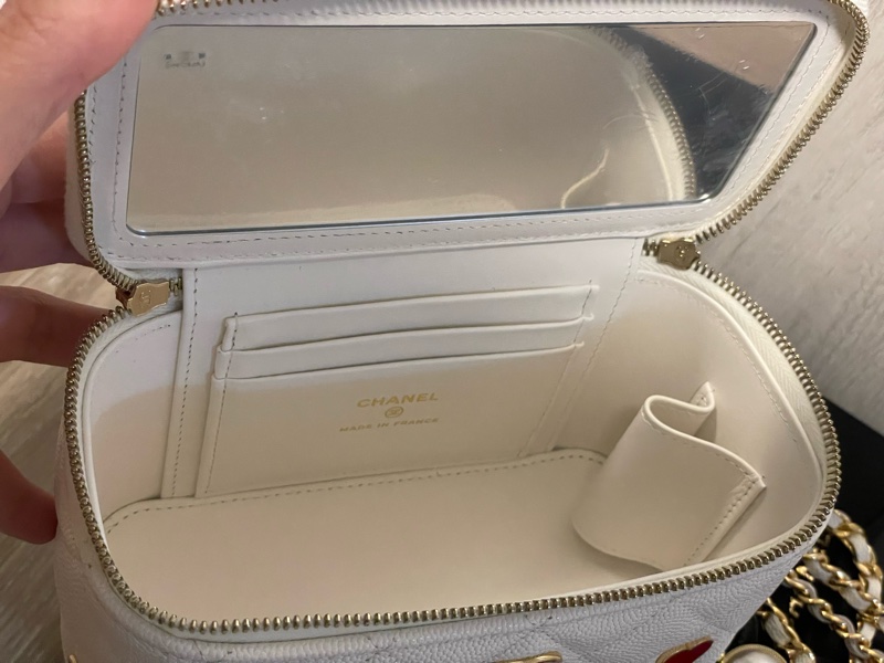 Chanel 23C 新款撲克長盒子 絕美白色荔枝牛皮配金鍊-8