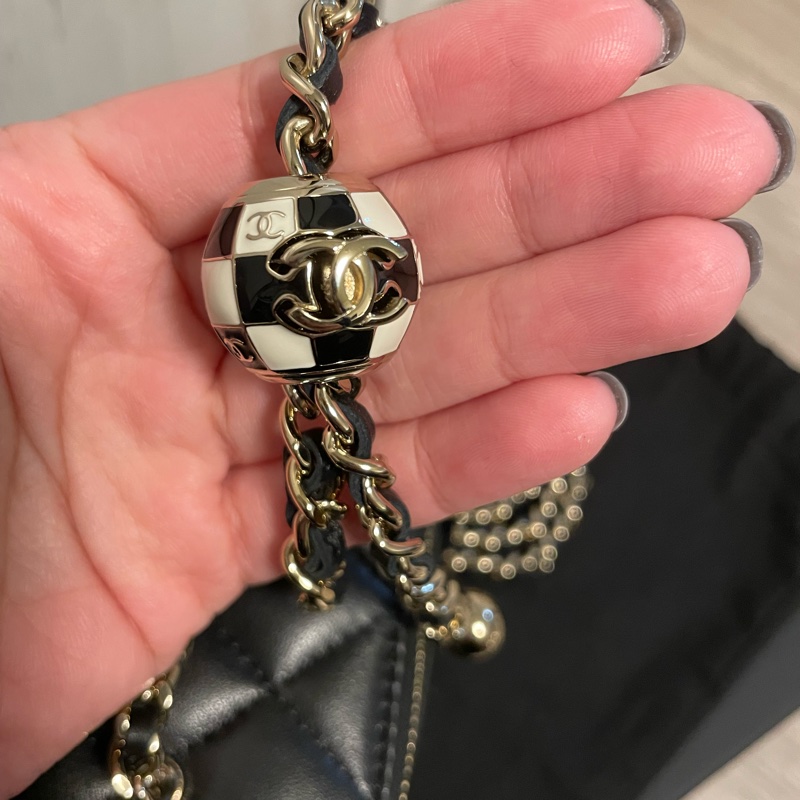 (已預訂 for Apple) Chanel 23C限定版F1賽車🏁黑白琺瑯足球金球黑色羊皮小盒子-12