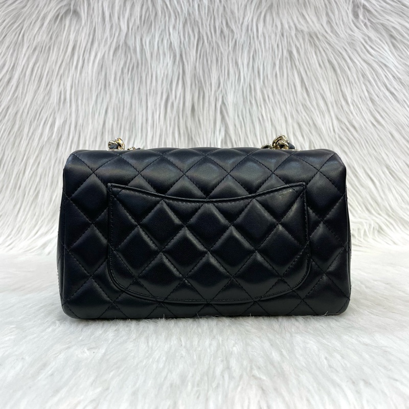 限量版Chanel AS2326黑羊皮金釦徽章吊飾CF 20斜背包-2