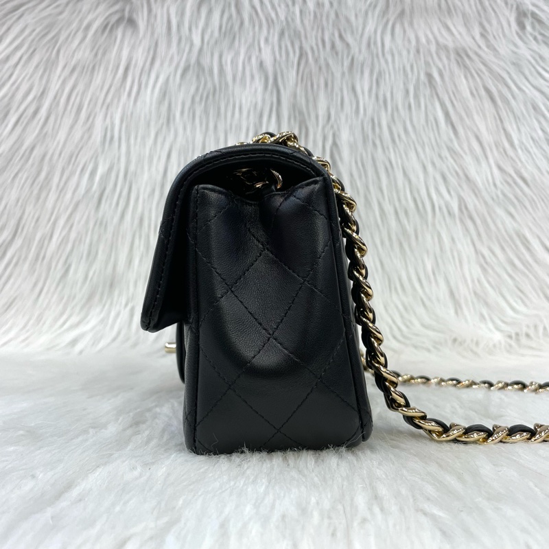 限量版Chanel AS2326黑羊皮金釦徽章吊飾CF 20斜背包-3