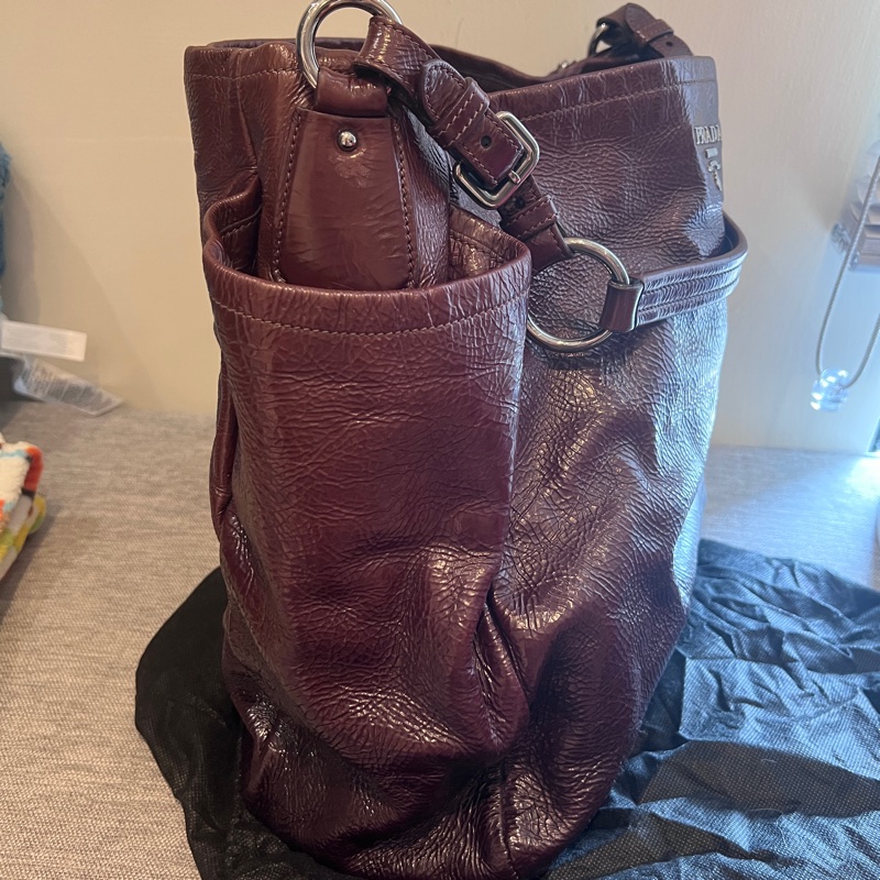 Prada 酒紅色肩背包-1