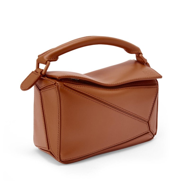全新小瑕疵出清【LOEWE 羅威】Mini Puzzle 緞面小牛皮 迷你 拼圖包 幾何 拼接包 肩背包 胡桃色-16