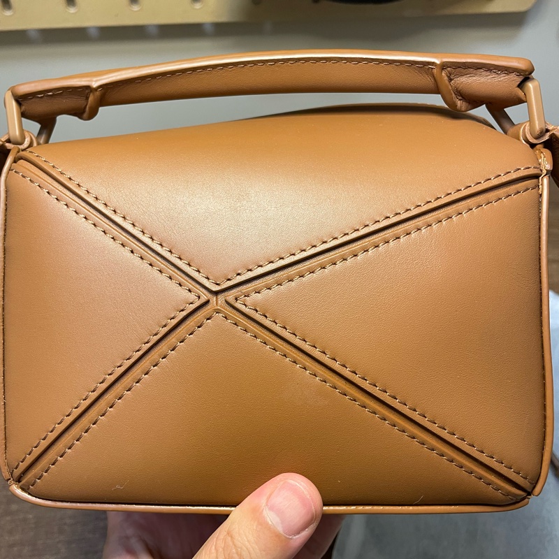 全新小瑕疵出清【LOEWE 羅威】Mini Puzzle 緞面小牛皮 迷你 拼圖包 幾何 拼接包 肩背包 胡桃色-11