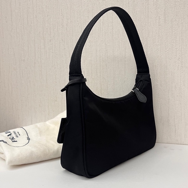 Prada Re-Edition 2000 hobo包 肩背包 腋下包-3