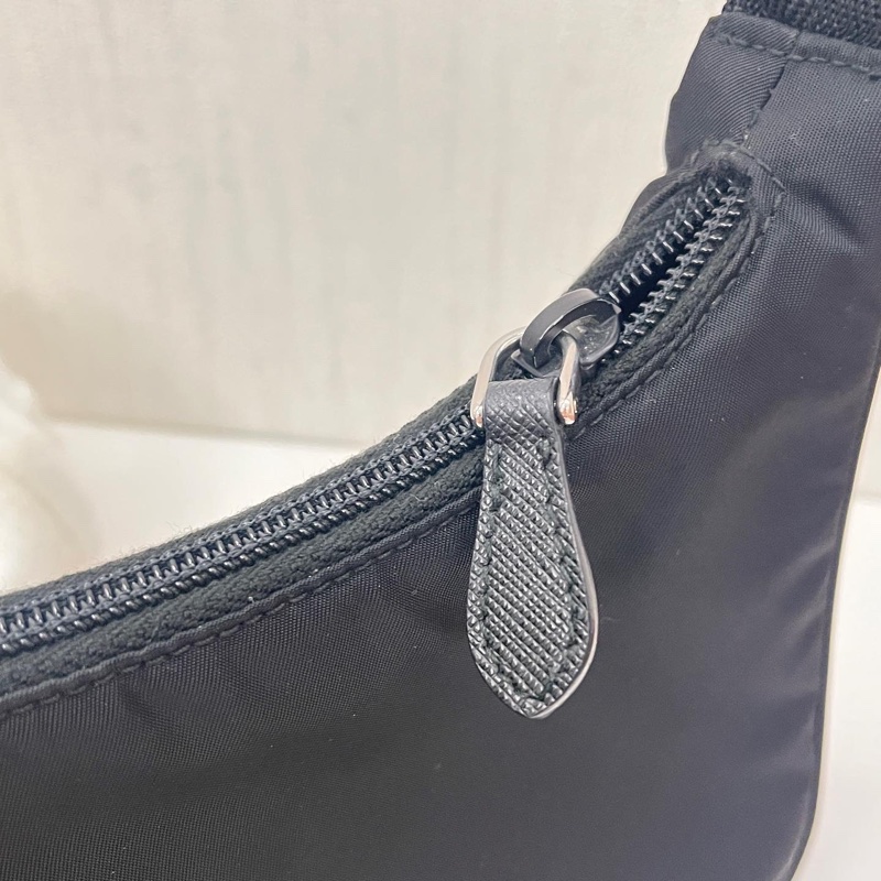 Prada Re-Edition 2000 hobo包 肩背包 腋下包-4