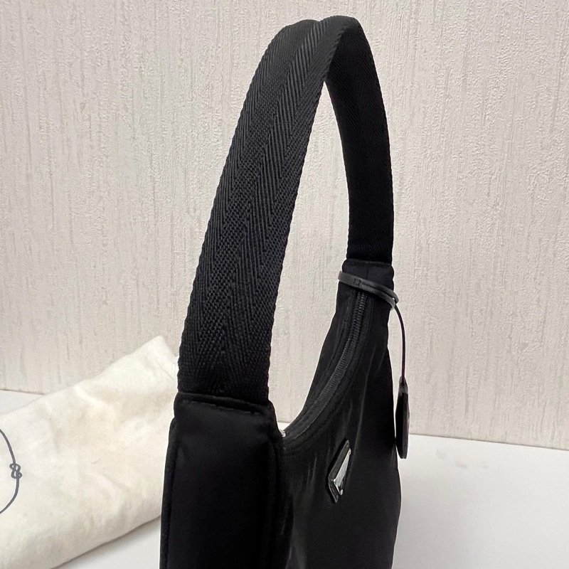 Prada Re-Edition 2000 hobo包 肩背包 腋下包-5
