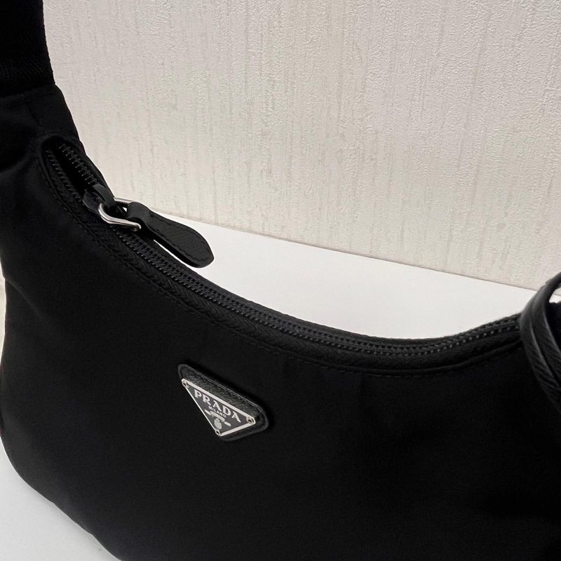 Prada Re-Edition 2000 hobo包 肩背包 腋下包-6