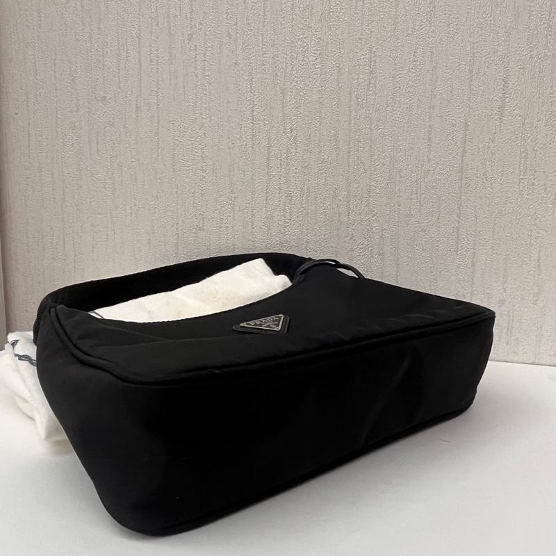 Prada Re-Edition 2000 hobo包 肩背包 腋下包-8