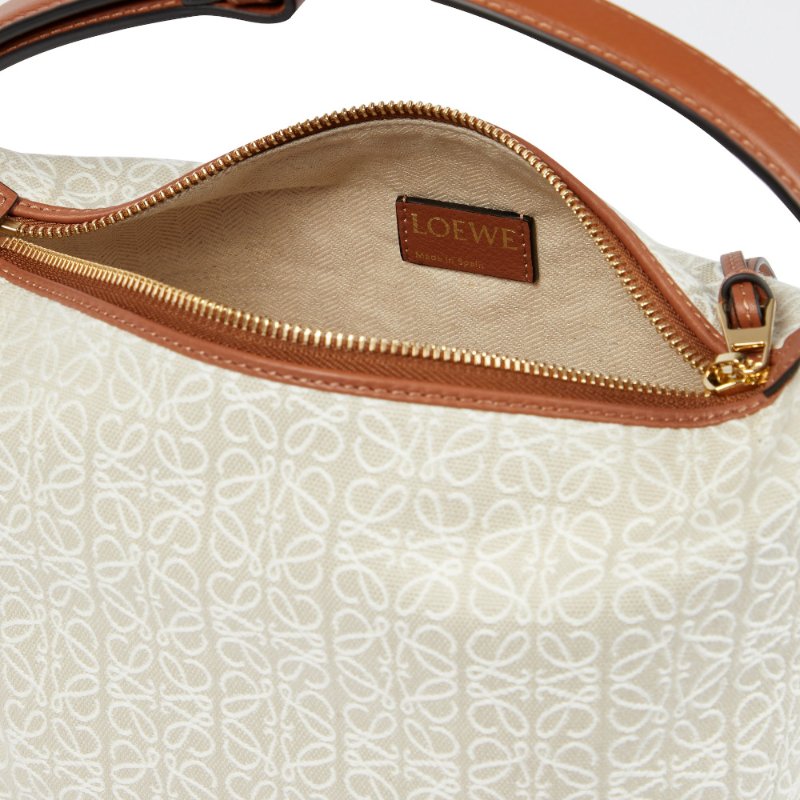 【LOEWE 羅威】Small Cubi Anagram 提花 小牛皮 小號 手拿包 腋下包 Tan 亞麻色 棕褐色-1