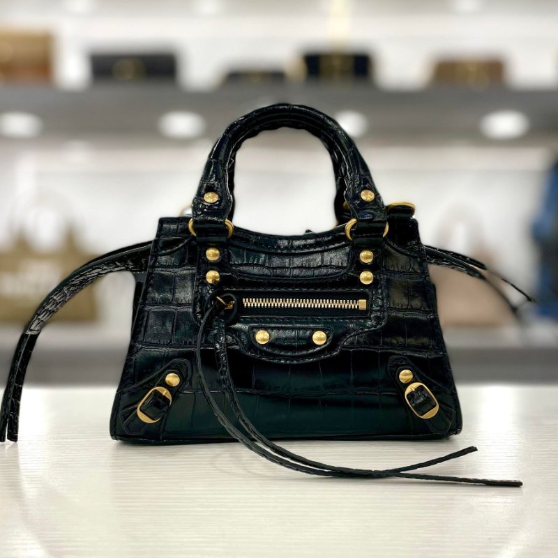 BALENCIAGA   牛皮壓鱷魚紋金扣NANO CITY 黑色 全新商品-5