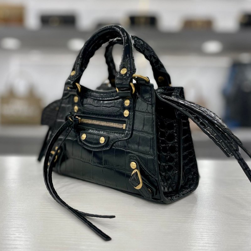 BALENCIAGA   牛皮壓鱷魚紋金扣NANO CITY 黑色 全新商品-6