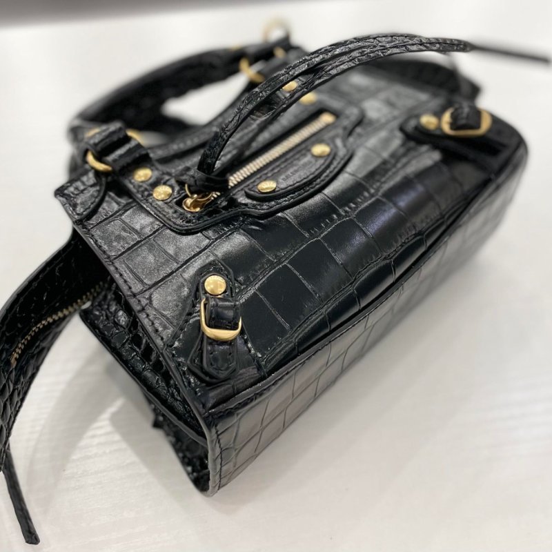 BALENCIAGA   牛皮壓鱷魚紋金扣NANO CITY 黑色 全新商品-7