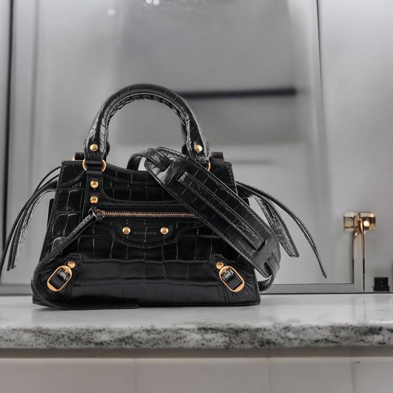 BALENCIAGA   牛皮壓鱷魚紋金扣NANO CITY 黑色 全新商品-1