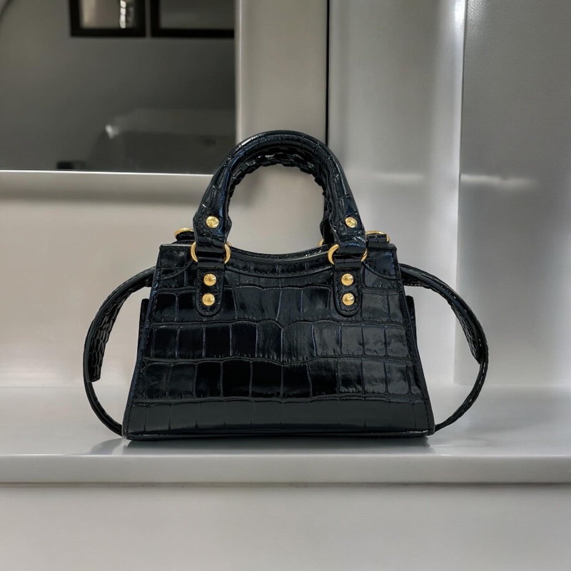 BALENCIAGA   牛皮壓鱷魚紋金扣NANO CITY 黑色 全新商品-2