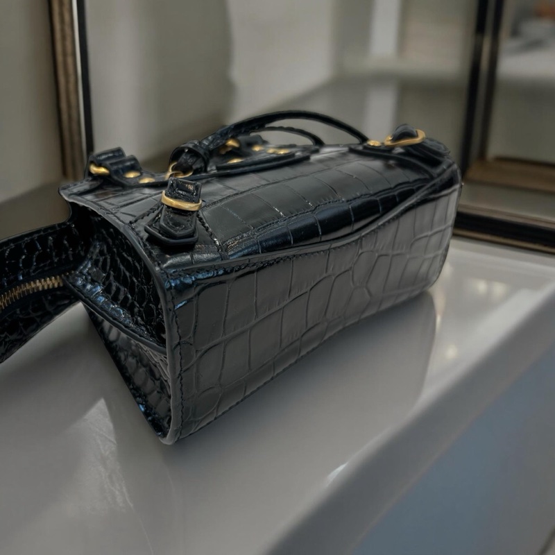 BALENCIAGA   牛皮壓鱷魚紋金扣NANO CITY 黑色 全新商品-3
