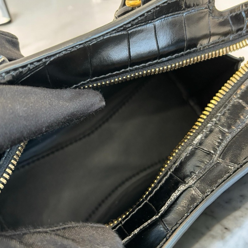 BALENCIAGA   牛皮壓鱷魚紋金扣NANO CITY 黑色 全新商品-4