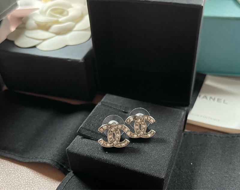 Chanel 素面鑲鑽貼耳耳針耳環-4