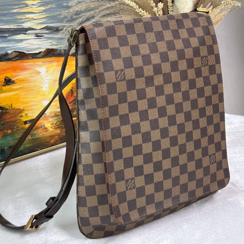 LV 經典棋盤格王菲包-1
