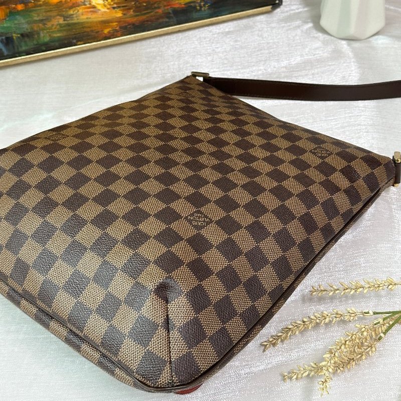 LV 經典棋盤格王菲包-8