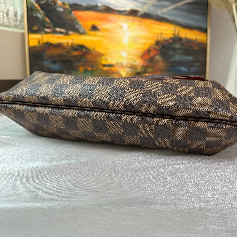 LV 經典棋盤格王菲包-11