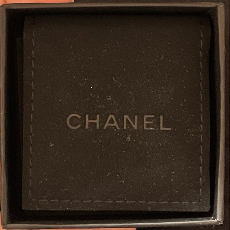 Chanel經典logo淡珍珠雙C耳夾-4